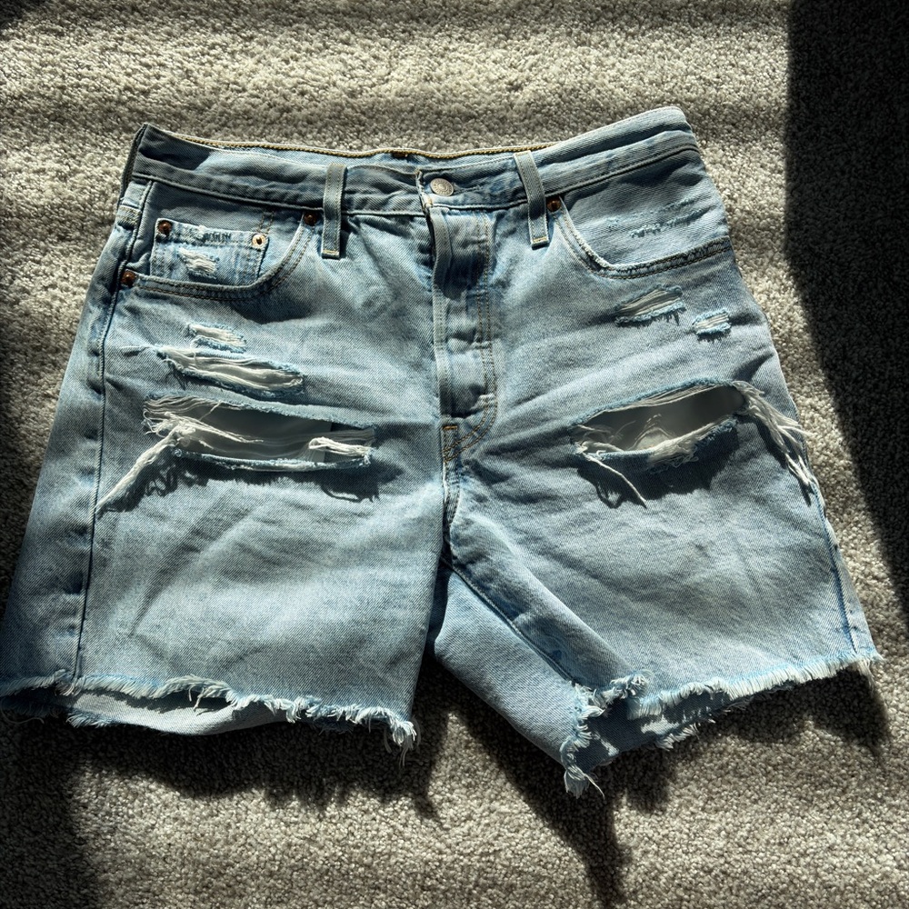 Levi's 501 distressed ripped denim shorts size L women’s